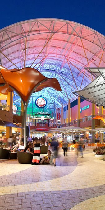 A mall courtyard with cool sculptures, ideal for dog training in Sweetwater, FL.